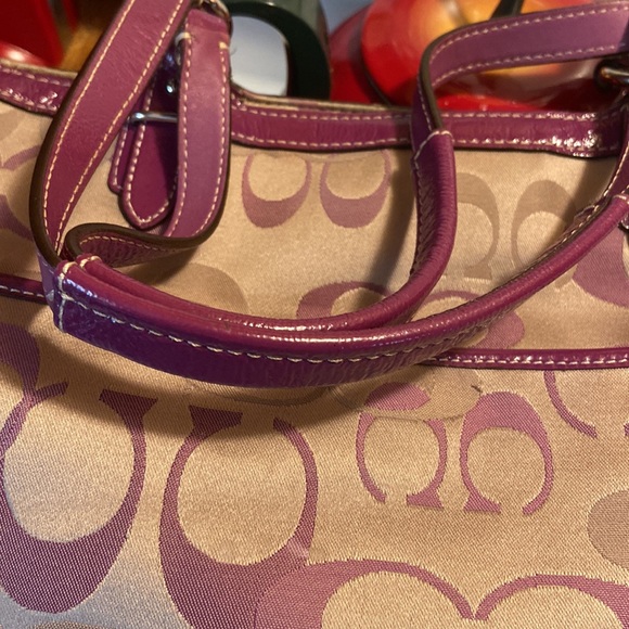 EUC  coach cream/ purple shoulder purse - Picture 10 of 10